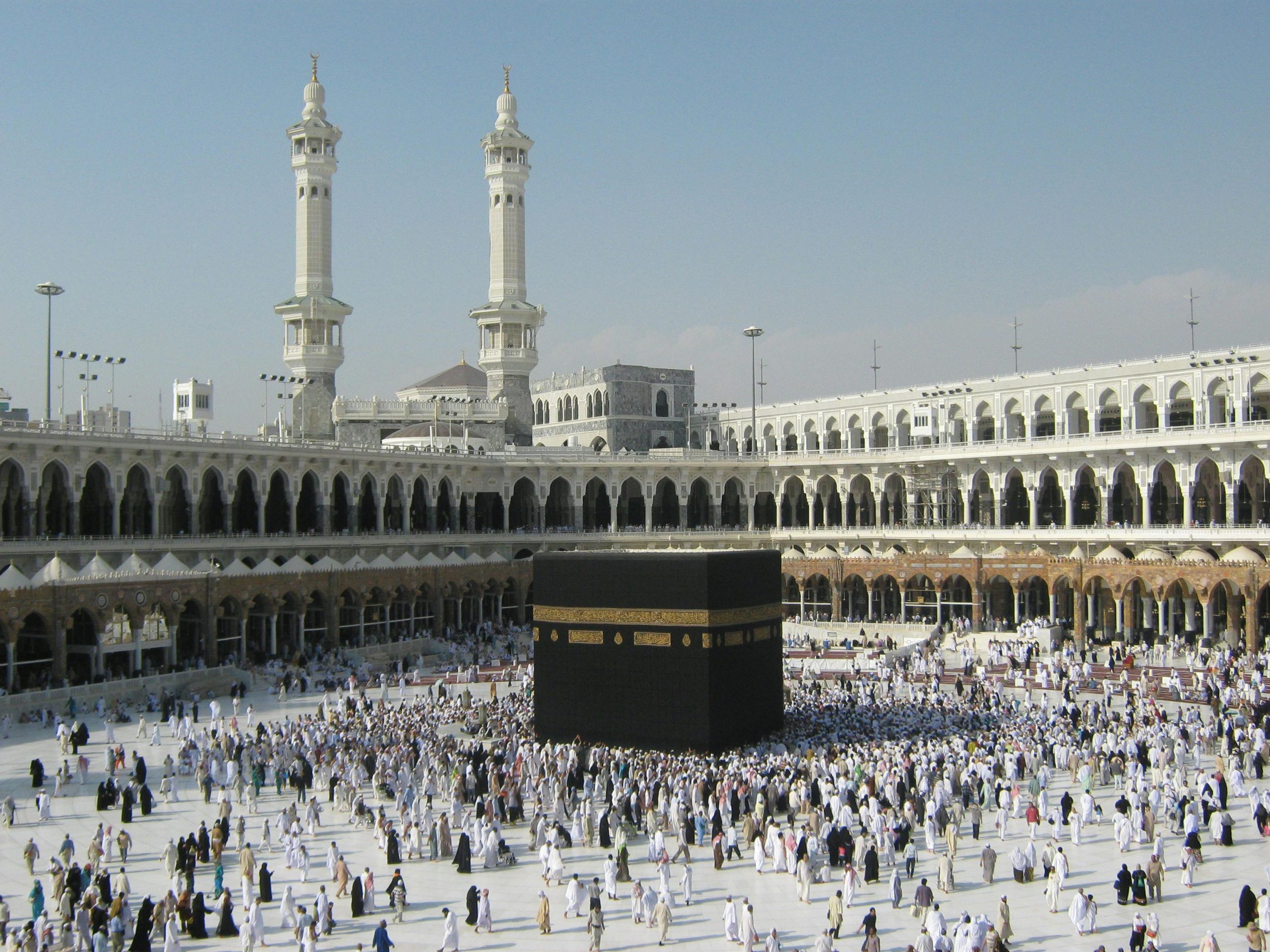 Thousands of pilgrims surround the Kaaba in Mecca, showcasing Islamic unity and devotion.